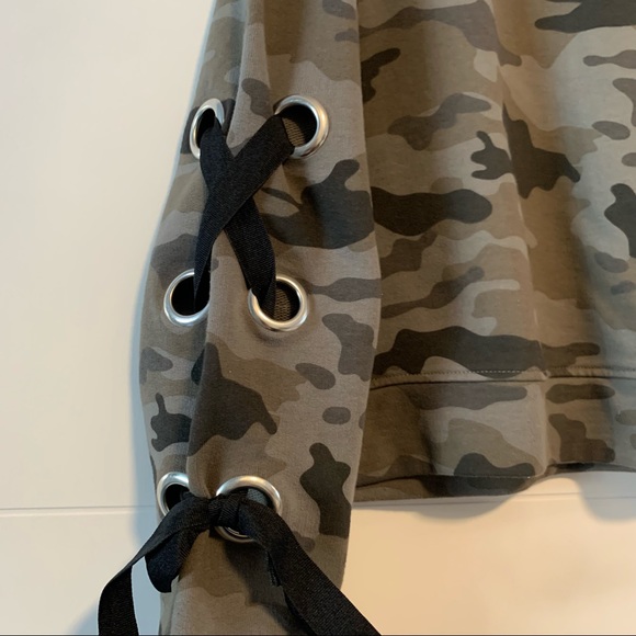 Design Lab | Camo Lace Up Sweatshirt - Picture 5 of 13
